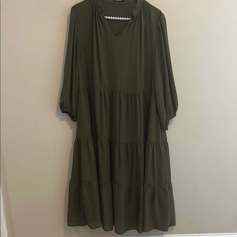 Shein Olive Green Tiered V Neck Dress 3/4 Sleeve. Size Large